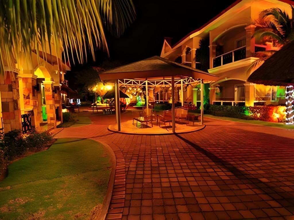Moonbay Marina The Villas Olongapo Extérieur photo