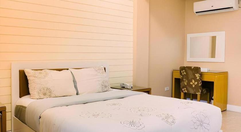 Moonbay Marina The Villas Olongapo Extérieur photo